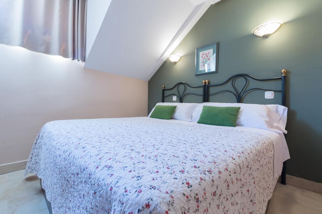 Apartamentos Caballero De Gracia Madrid Extérieur photo