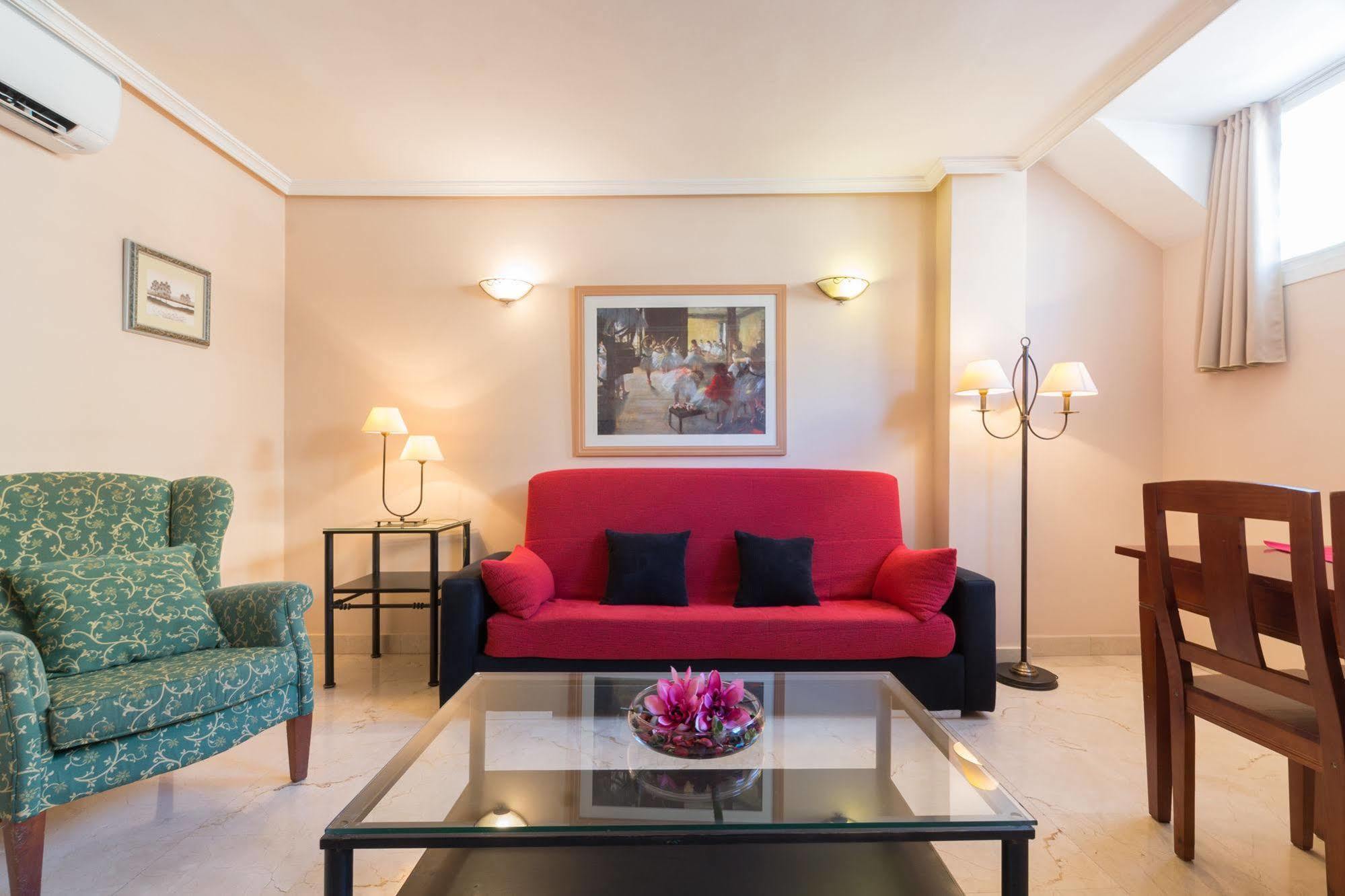 Apartamentos Caballero De Gracia Madrid Extérieur photo