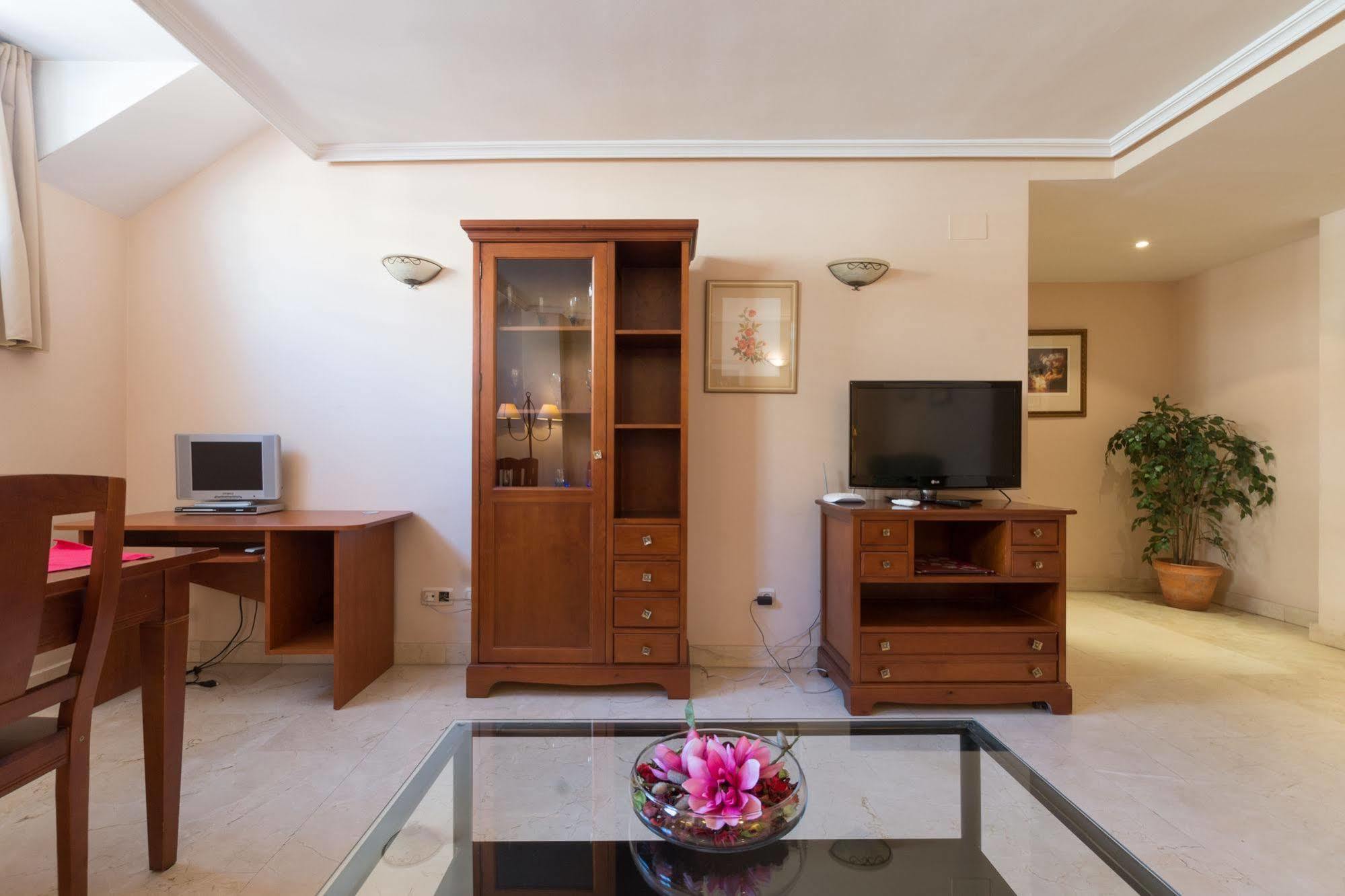 Apartamentos Caballero De Gracia Madrid Extérieur photo